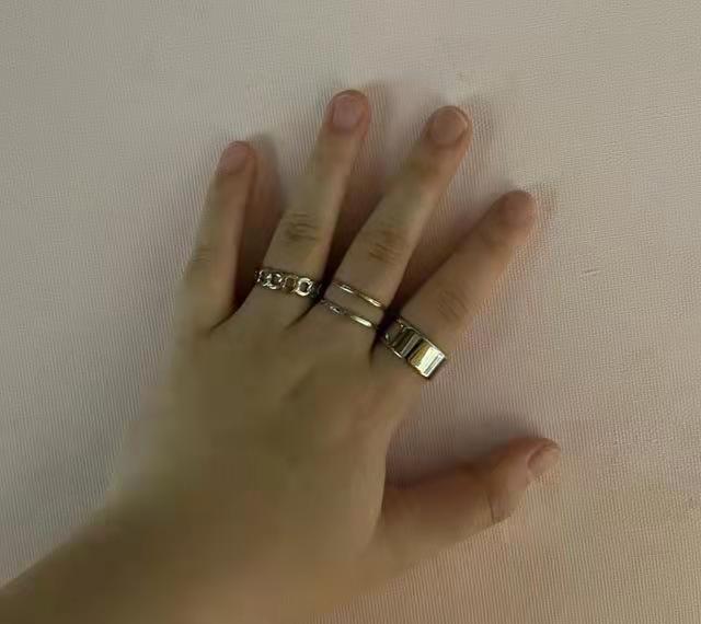 三种女人不宜戴戒指，戒指戴在各个手指的意思