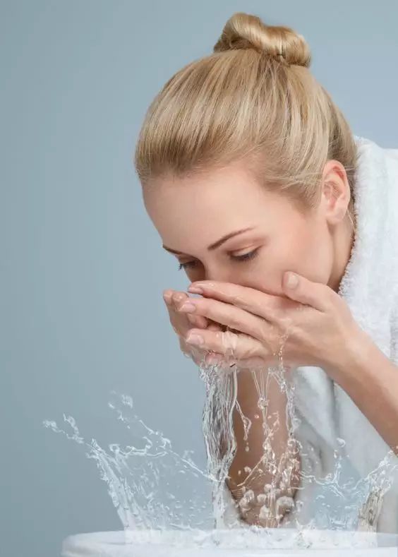 为什么不建议用爽肤水，洗完脸只用爽肤水行吗