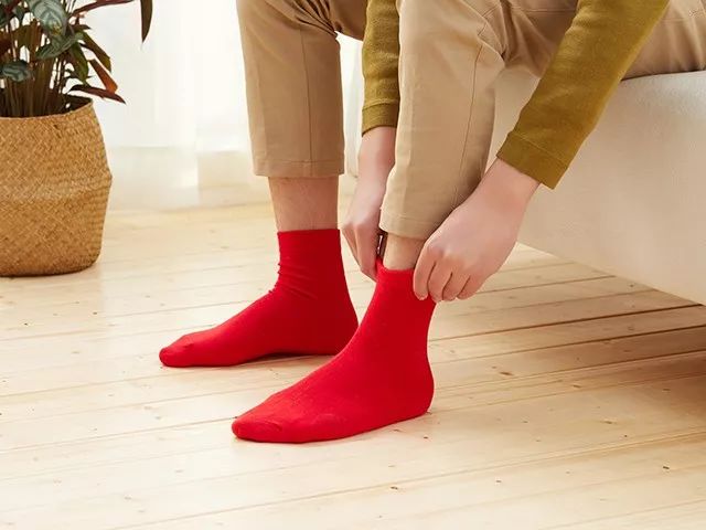 过年为什么要穿红袜子，春节穿袜子有什么讲究
