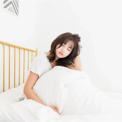 五种睡姿决定寿命，女人为什么不能仰卧睡
