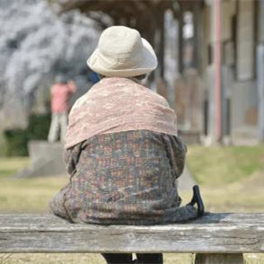 女人晚年独处的好处，三种女人不宜找老伴