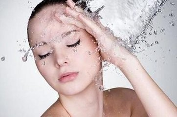 为什么不建议用爽肤水，洗完脸只用爽肤水行吗