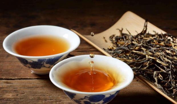 黑茶和红茶哪个更养生，红茶黑茶哪个适合女性
