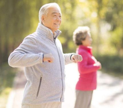 人到50岁做什么事情会比运动好，50岁之后坚持做这两件事比运动好