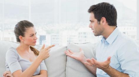 男人害怕前妻是什么心态，男人和前妻离婚了还联系是正常的吗