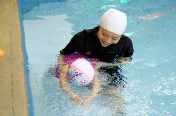 孩子学游泳的最佳时间，什么人永远学不会游泳